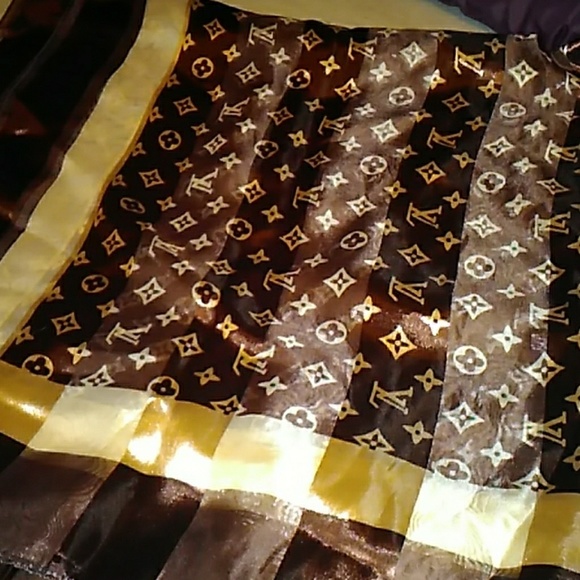 Louis Vuitton Accessories - Louis Vuitton silk scarf